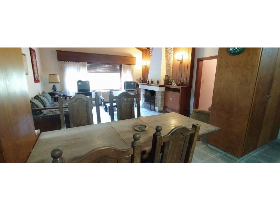 AMPLIO TERRENO CON DOS CASAS, TODOS LOS SERVICIOS - 2