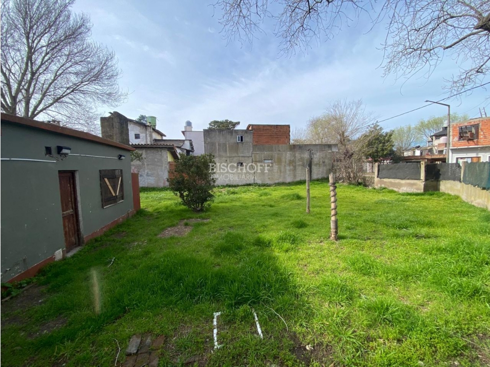 CASA 3 AMBIENTES, EN ESQUINA CON AMPLIO PARQUE, TODOS LOS SERVICIOS - 6