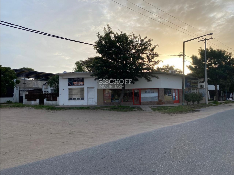 VENTA EN BLOCK DE 3 LOCALES COMERCIALES + DEPTO. 2 AMB + CASA - 6