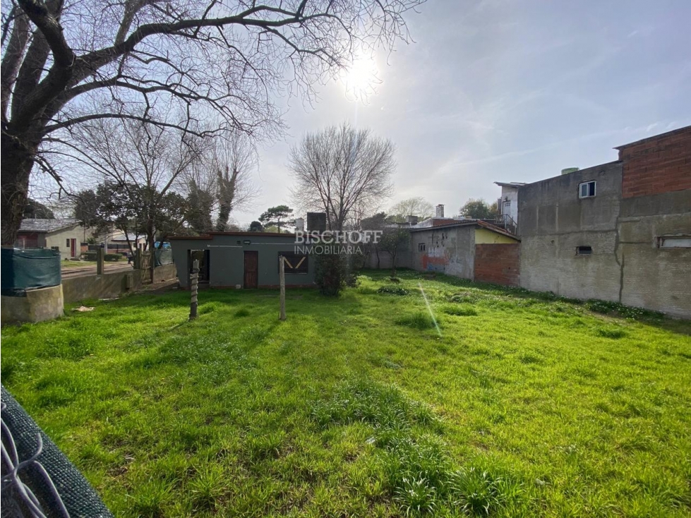 CASA 3 AMBIENTES, EN ESQUINA CON AMPLIO PARQUE, TODOS LOS SERVICIOS - 5
