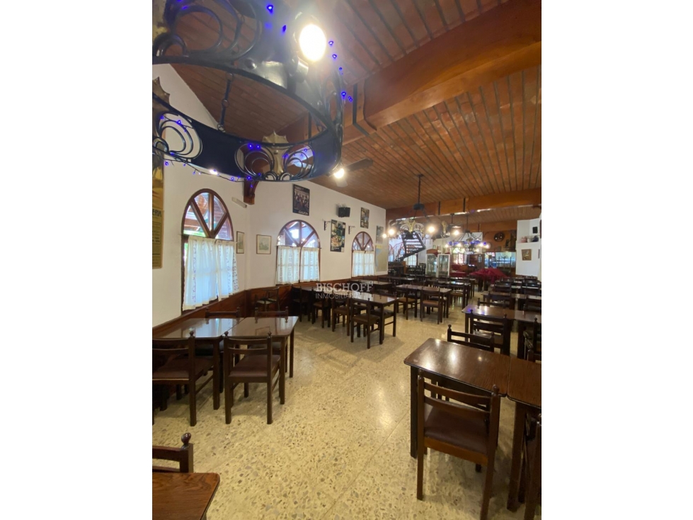 EXCELENTE LOCAL GASTRONOMICO EN ESQUINA, SOBRE AVENIDA 3 - 5