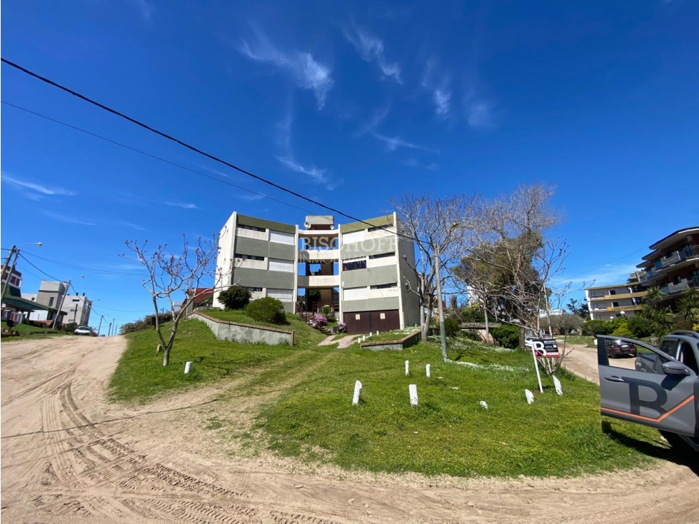 DEPARTAMENTO DE 2 AMBIENTES CON COCHERA
