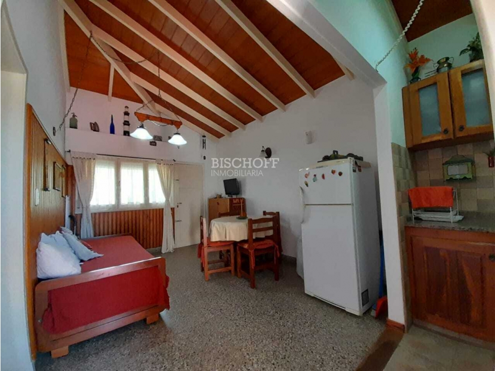 EXCELENTE DEPARTAMENTO DE 2 AMBIENTES, TODOS LOS SERVICIOS