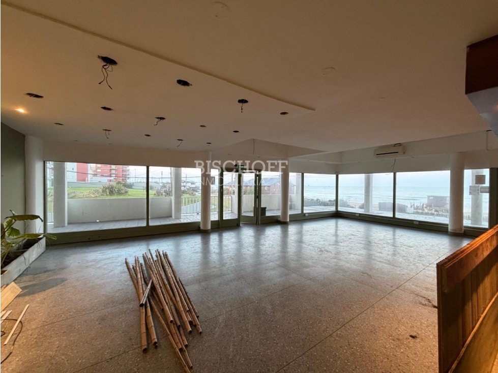 LOCAL COMERCIAL EN ALQUILER, FRENTE AL MAR - 4
