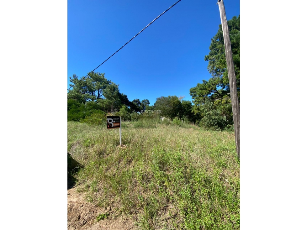 TERRENO EN VENTA. ESQUINA, FRENTE AL GOLF DE VILLA GESELL - 2