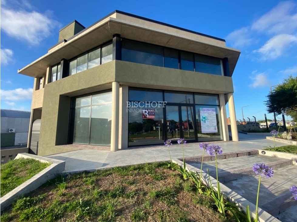 VENTA EN BLOCK DE EXCELENTES LOCALES SOBRE BOULEVARD - 2