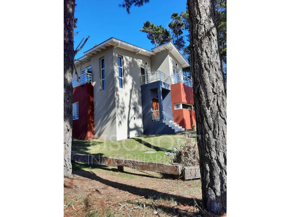 VENTA CASA DE 6 AMB EN BARRIO ALAMOS
