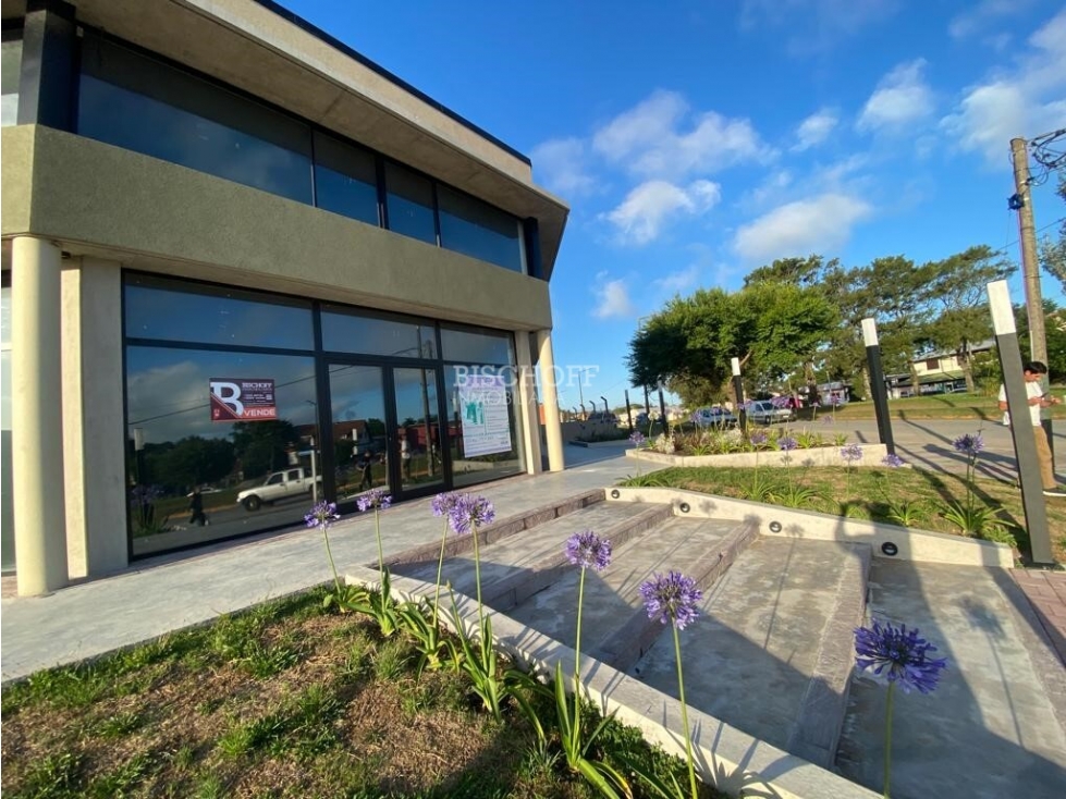 VENTA EN BLOCK DE EXCELENTES LOCALES SOBRE BOULEVARD - 3
