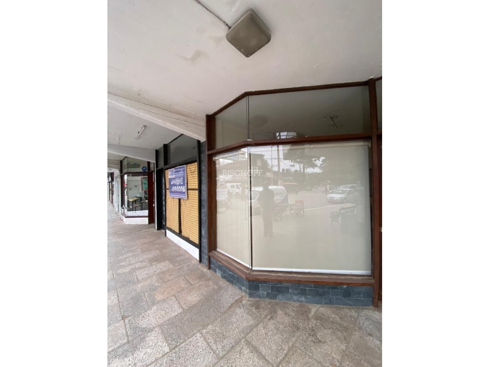 EXCELENTE LOCAL COMERCIAL, SOBRE AVENIDA BUENOS AIRES — foto 3