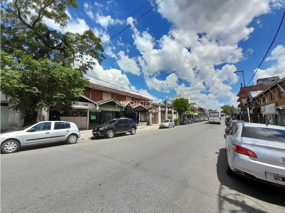 LOCAL EN VENTA SOBRE AVENIDA 3 - 3