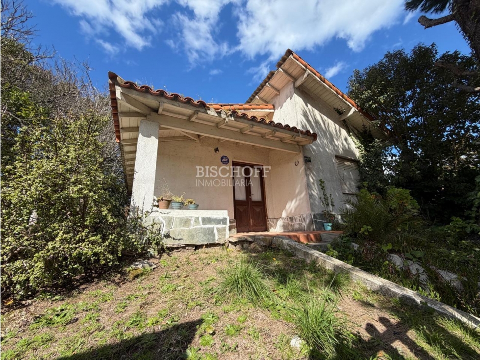 DOS CASAS A RECICLAR, EXCELENTE UBICACION