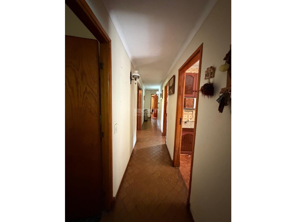 CASA DE 4 AMBIENTES CON COCHERA Y DEPTO. MONOAMBIENTE - 6