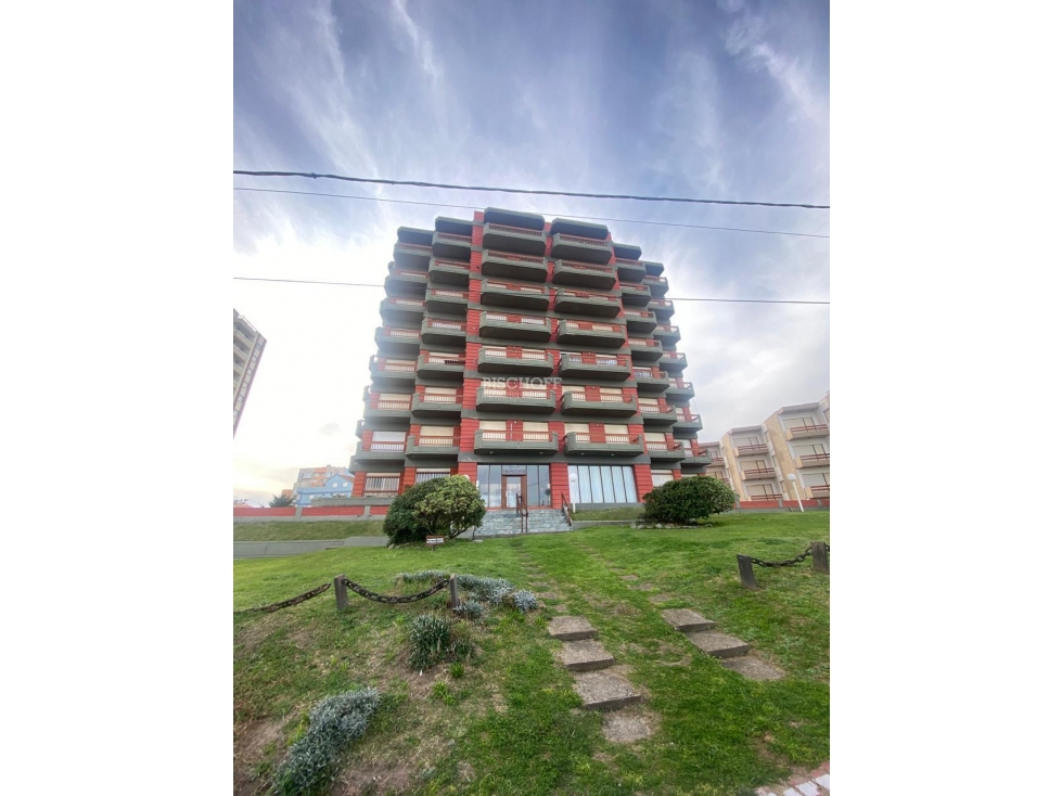 EXCELENTE DEPARTAMENTO DE 4 AMBIENTES FRENTE AL MAR CON COCHERA