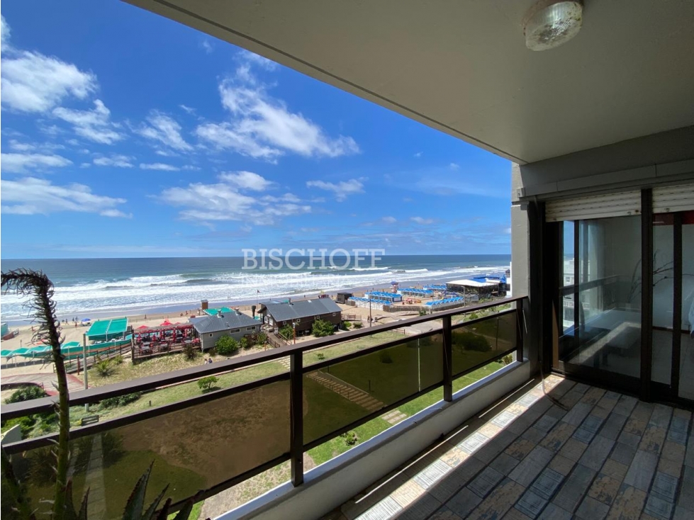 DEPARTAMENTO DE 3 AMBIENTES CON VISTA AL MAR Y COCHERA — foto 3
