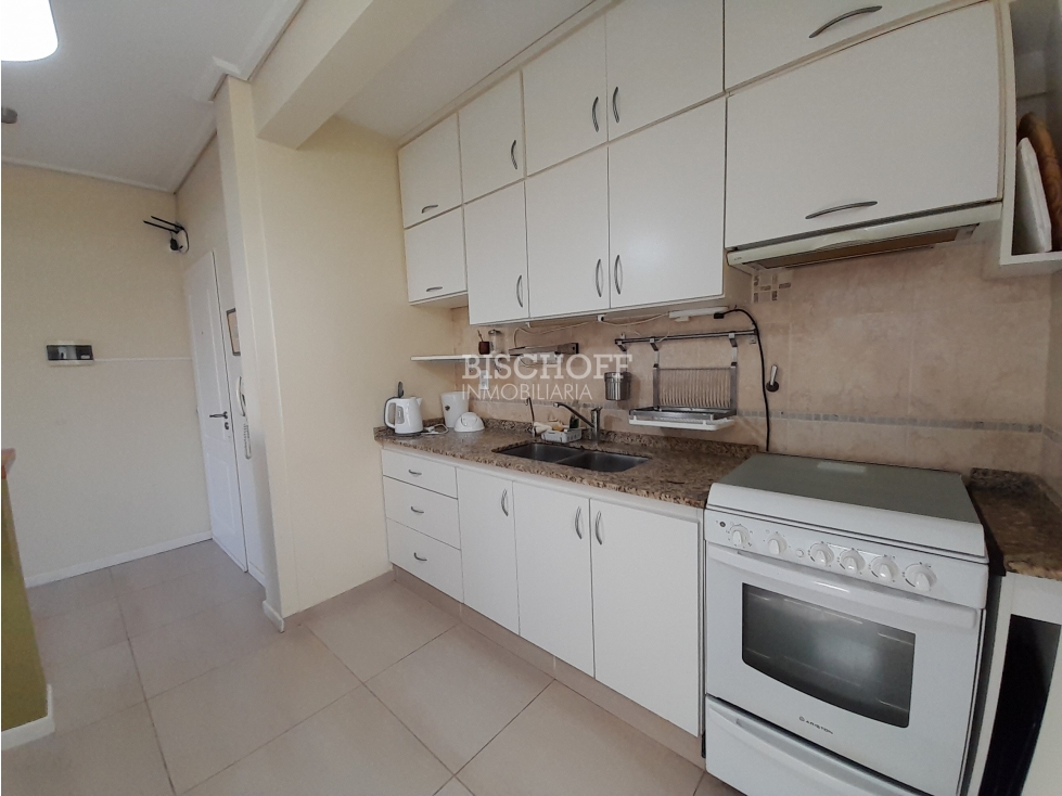EXCELENTE DEPARTAMENTO 3 AMBIENTES SOBRE AVENIDA 3 - 3