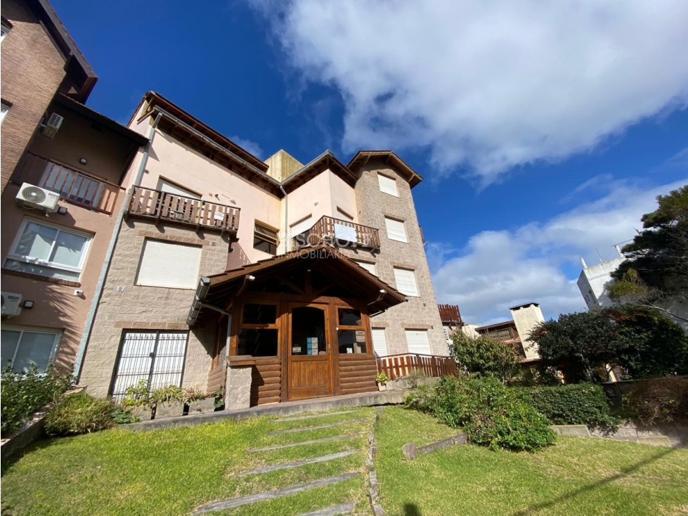 DEPARTAMENTO DE 2 AMBIENTES CON COCHERA, A UNA CUADRA DEL MAR