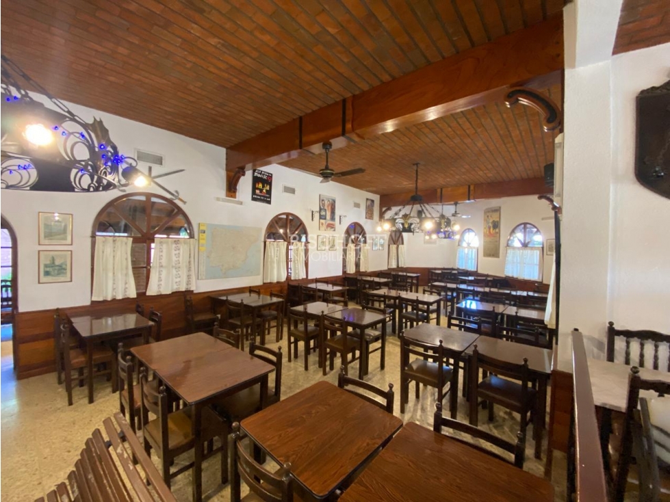 EXCELENTE LOCAL GASTRONOMICO EN ESQUINA, SOBRE AVENIDA 3 - 3