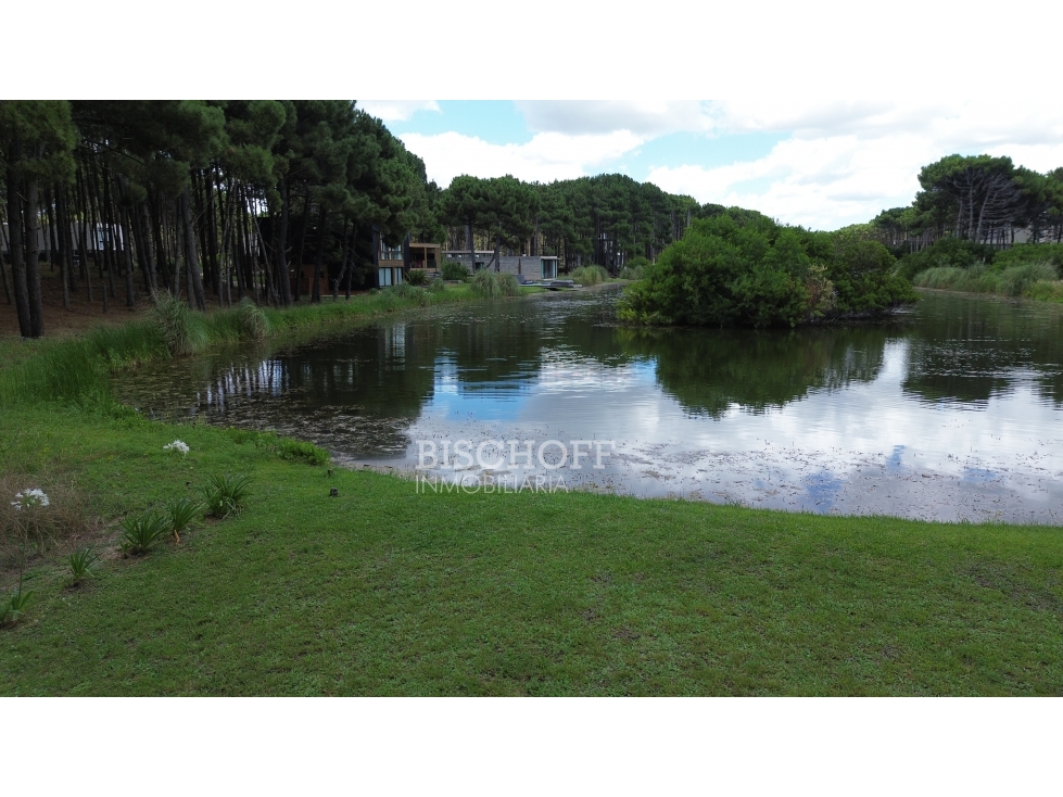VENTA DE LOTE SOBRE 3ER LINEA DE MAR EN VILLAROBLES - 3