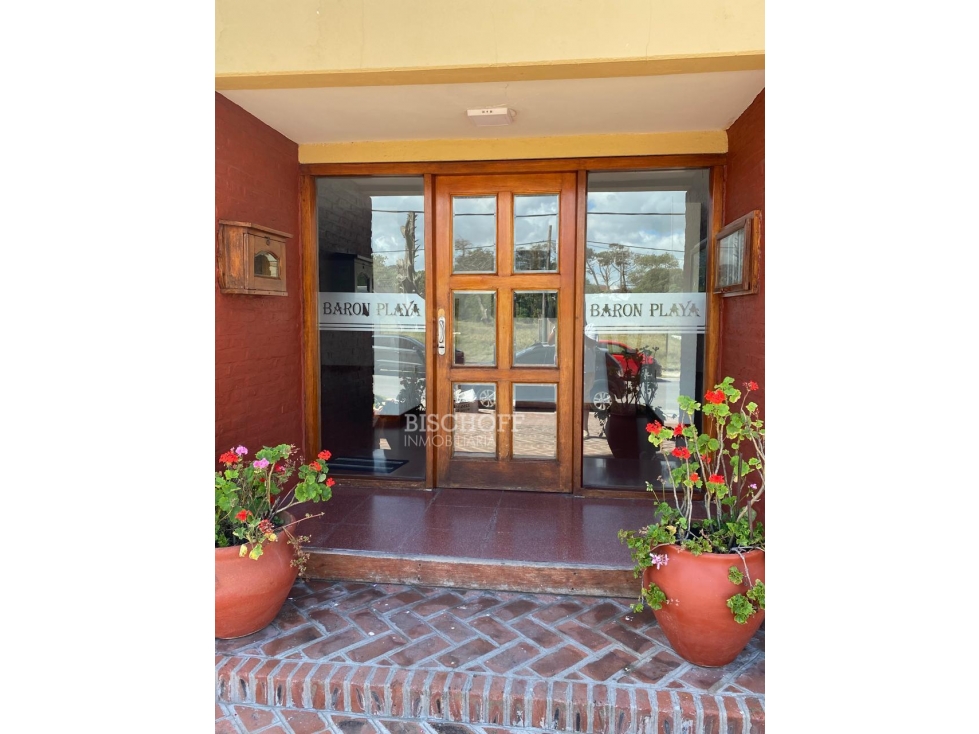 DEPARTAMENTO DE 2 AMBIENTES CON VISTA AL MAR Y COCHERA — foto 2