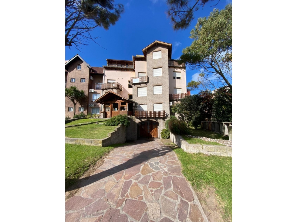 DEPARTAMENTO DE 3 AMBIENTES CON COCHERA, TODOS LOS SERVICIOS