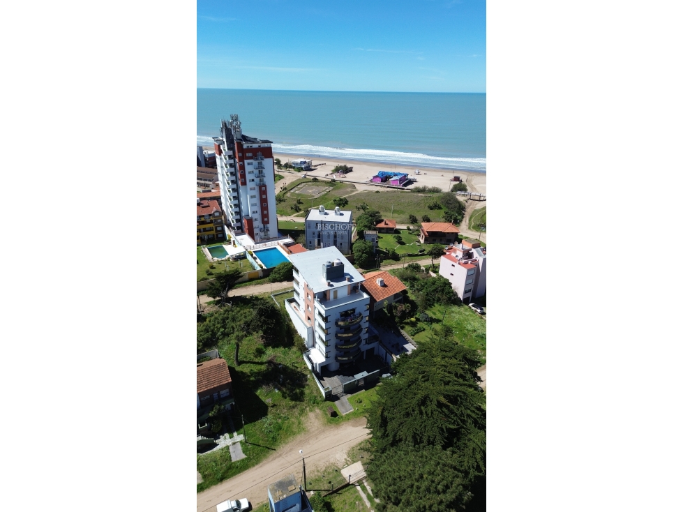 DEPARTAMENTO DE 2 AMBIENTES CON VISTA AL MAR Y COCHERA. — foto 2