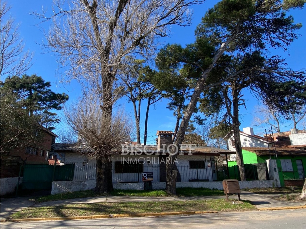 CASA DE 3 AMBIENTES A METROS DE LA AVENIDA 3, TODOS LOS SERVICIOS. - 1