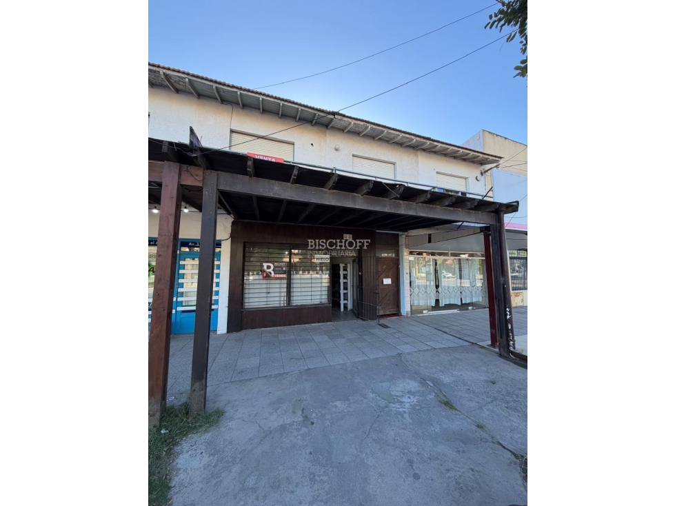 OPORTUNIDAD EN VILLA GESELL, LOCAL COMERCIAL CON VIVIENDA