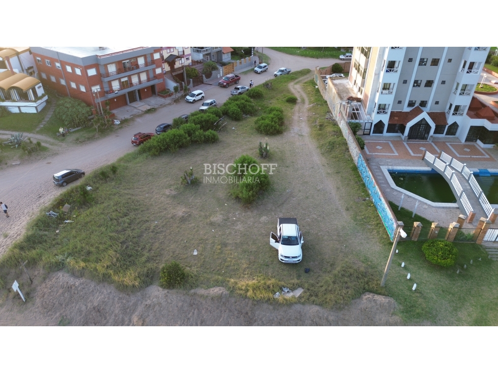 EXCELENTE TERRENO MULTIFAMILIAR - HOTELERO. FRENTE AL MAR - 2