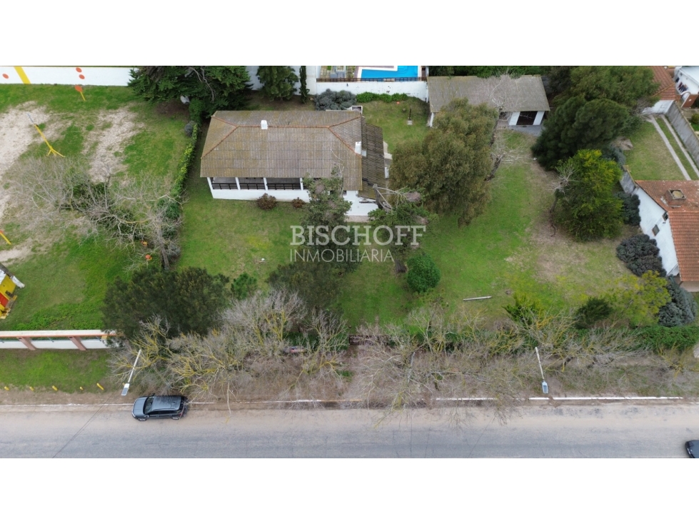 VENTA EN BLOCK DE TERRENO MULTIFAMILIAR + CHALET Y 2 DEPARTAMENTOS - 4