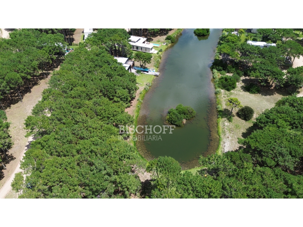 VENTA DE LOTE SOBRE 3ER LINEA DE MAR EN VILLAROBLES - 1