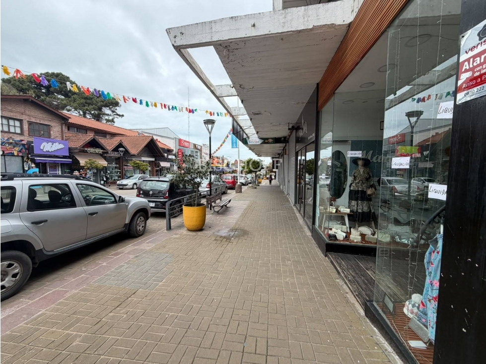 LOCAL EN ALQUILER, EXCELENTE UBICACION, PLENO CENTRO, VILLA GESELL - 6