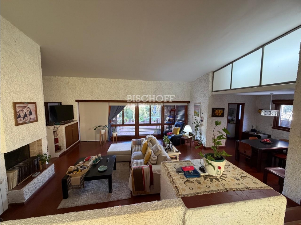 CASA DE 4 AMBIENTES CON COCHERA + LOFT, ZONA CENTRO — foto 4