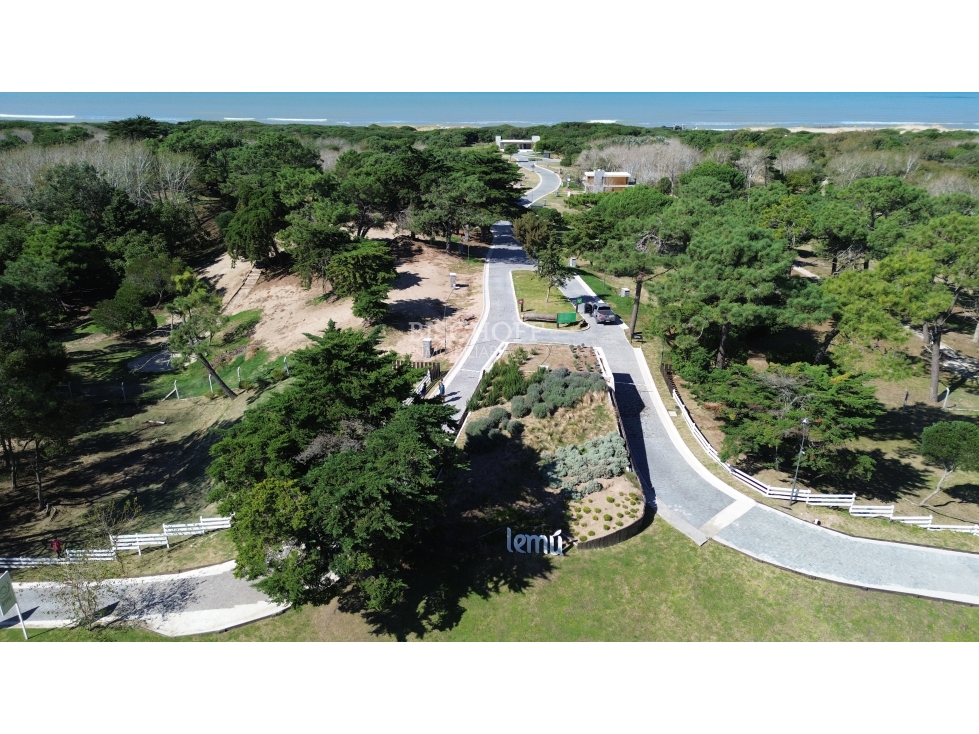 VENTA DE TERRENO MULTIFAMILIAR EN BARRIO DE PLAYA LEMU