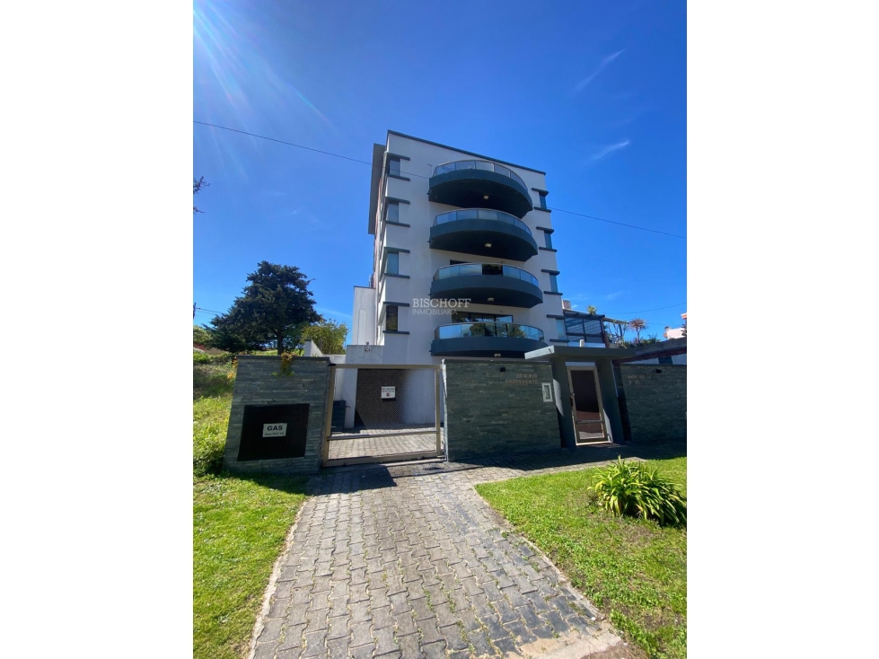 DEPARTAMENTO DE 2 AMBIENTES CON VISTA AL MAR Y COCHERA. — foto 5