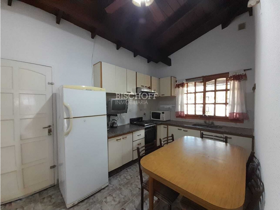 CASA 3 AMBIENTES, LAVADERO, COCHERA CUBIERTA. AMPLIO JARDÍN. — foto 4