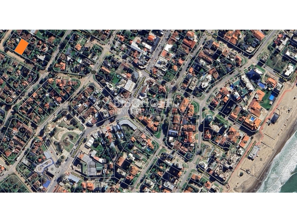 AMPLIO TERRENO MULTIFAMILIAR CON CASA A RECICLAR, ZONA CENTRO - 1