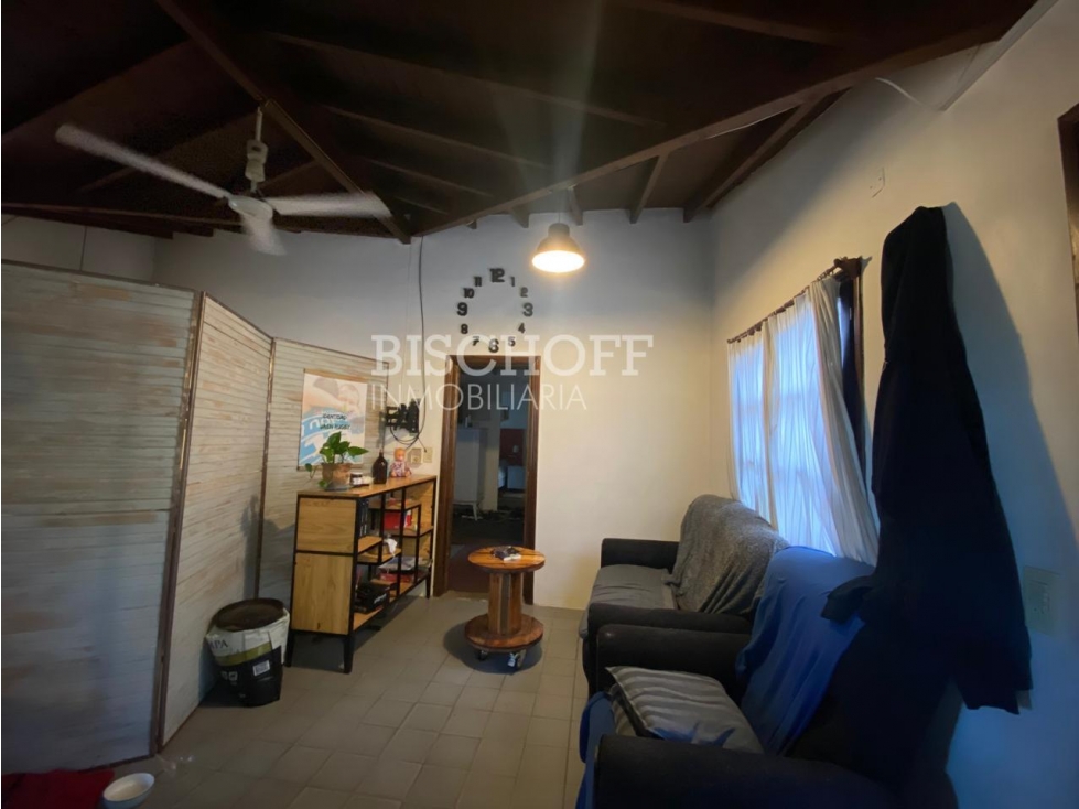 CASA DE 2 AMBIENTES CON COCHERA, TODOS LOS SERVICIOS — foto 3