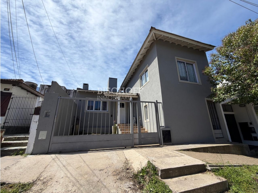 CASA + DÚPLEX EN PLENO CENTRO IDEAL INVERSIÓN / USO MULTIFAMILIAR