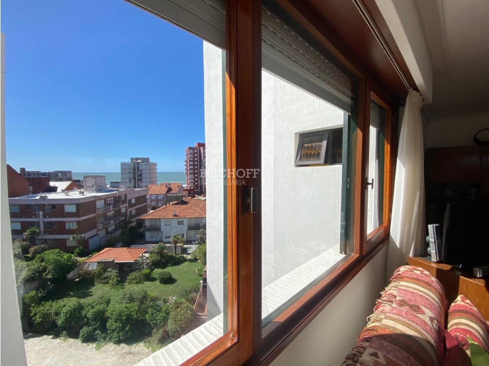 EXCELENTE DEPARTAMENTO 3 AMBIENTES CON COCHERA, A MTRS DEL MAR — foto 5