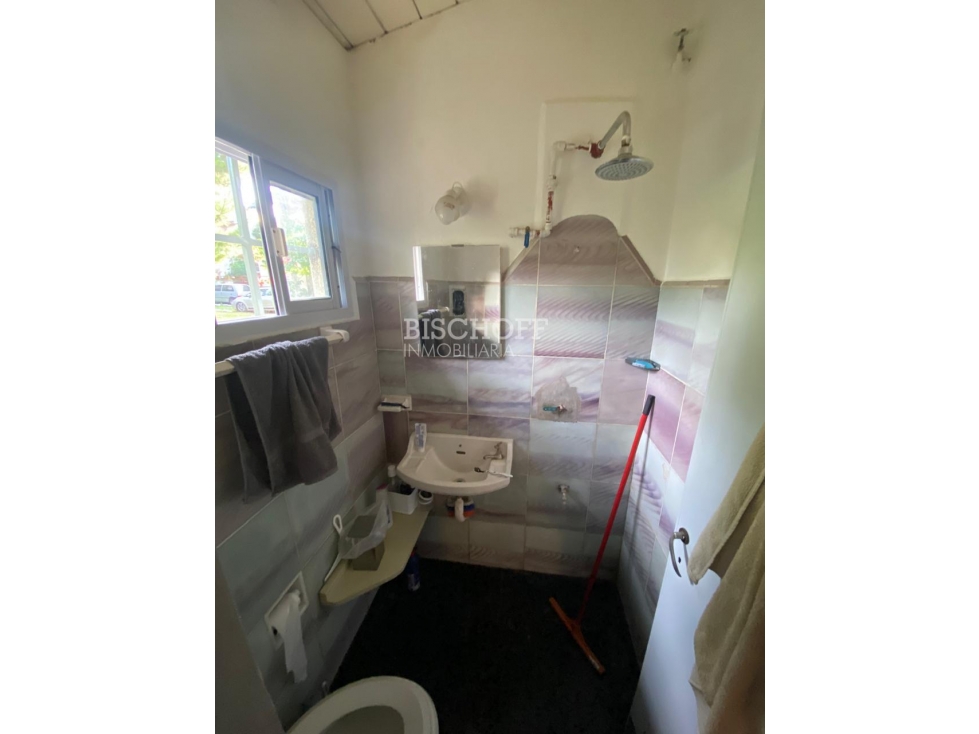 CASA DE 2 AMBIENTES CON COCHERA, TODOS LOS SERVICIOS — foto 6