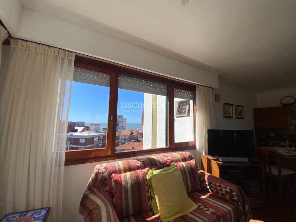EXCELENTE DEPARTAMENTO 3 AMBIENTES CON COCHERA, A MTRS DEL MAR — foto 4