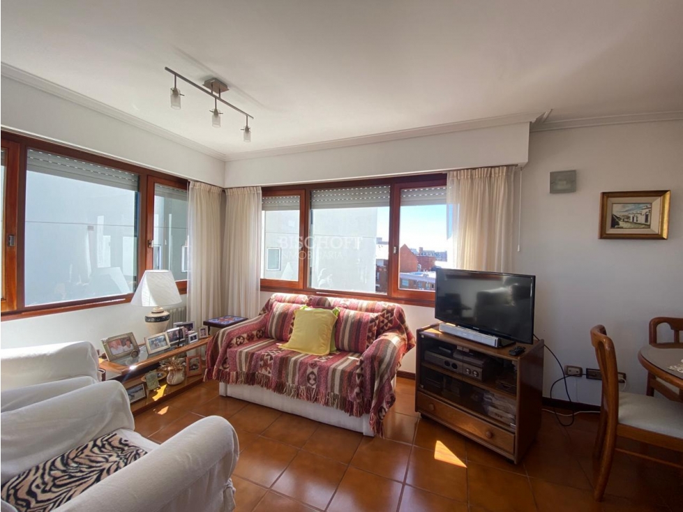 EXCELENTE DEPARTAMENTO 3 AMBIENTES CON COCHERA, A MTRS DEL MAR — foto 3