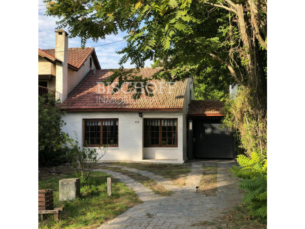 CASA EN PH 4 AMBIENTES, TODOS LOS SERVICIOS.