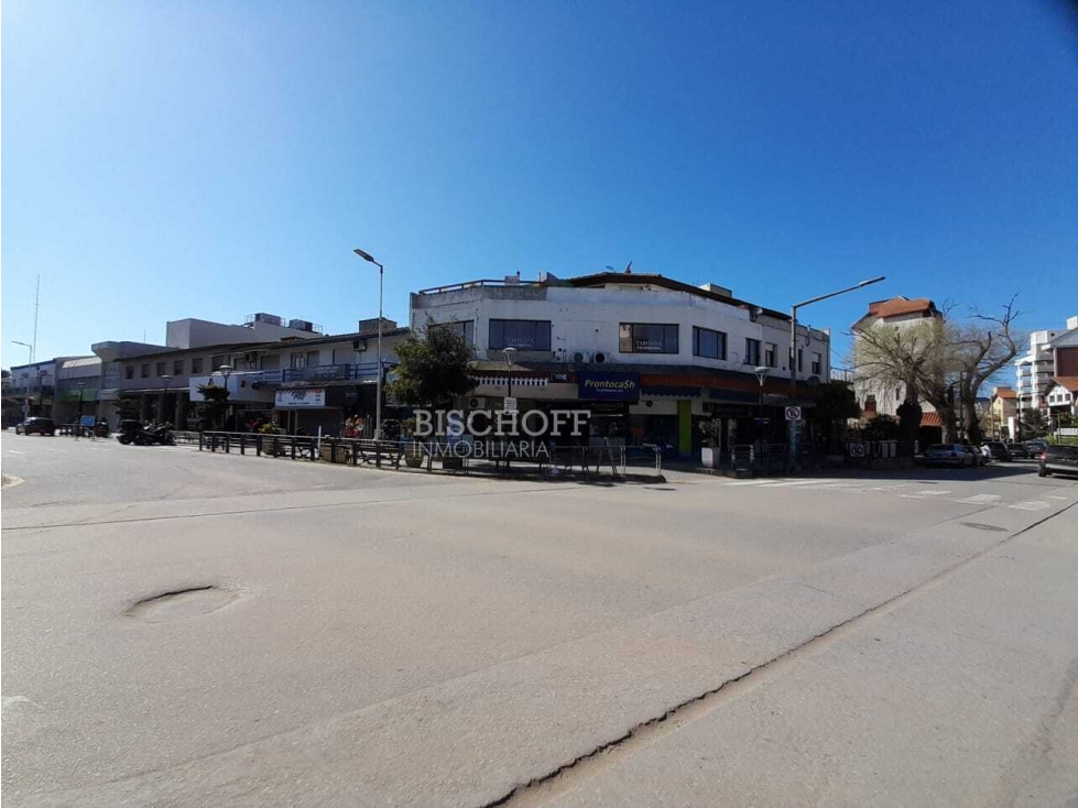 LOCAL EN VENTA PLENO CENTRO COMERCIAL DE VILLA GESELL - 2