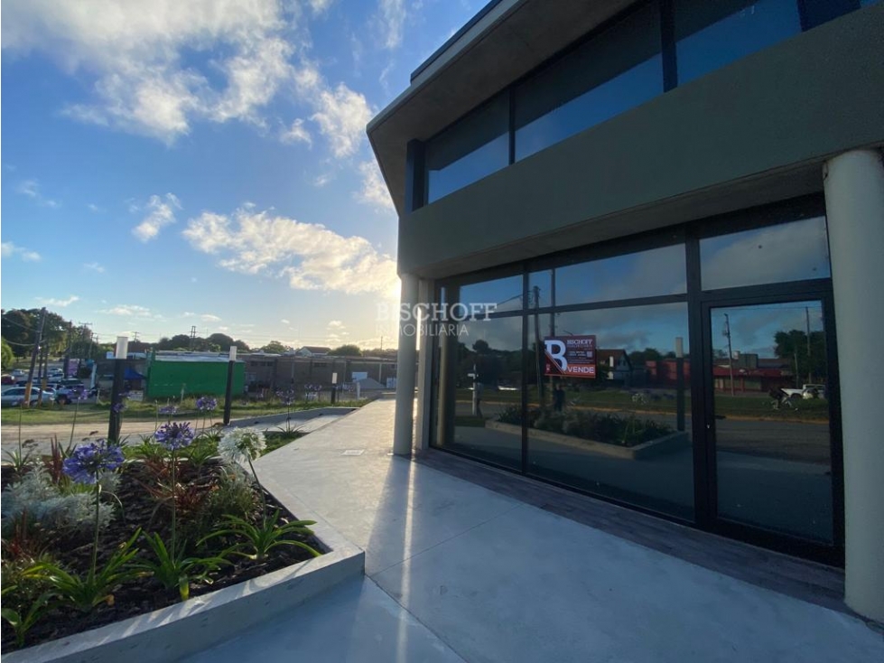 VENTA EN BLOCK DE EXCELENTES LOCALES SOBRE BOULEVARD - 4