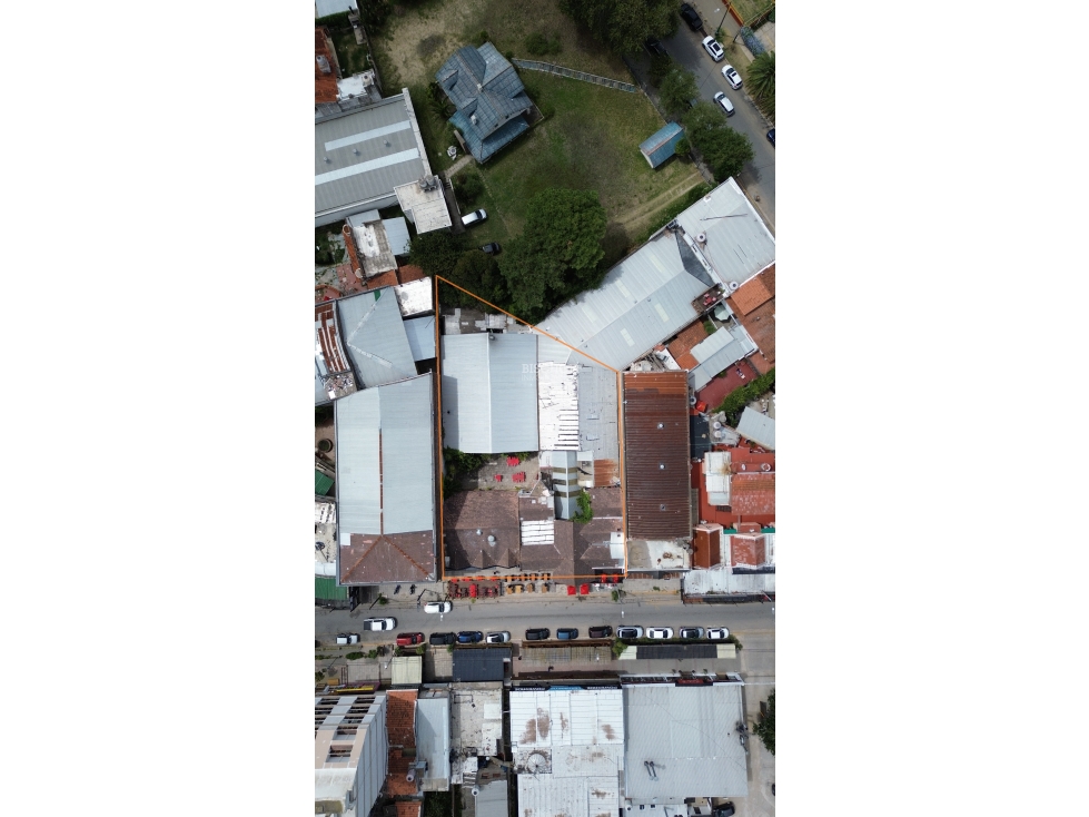 VENTA EN BLOCK DE 5 LOCALES SOBRE PASEO 105