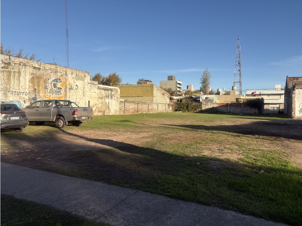 Terreno Céntrico en Venta - 2