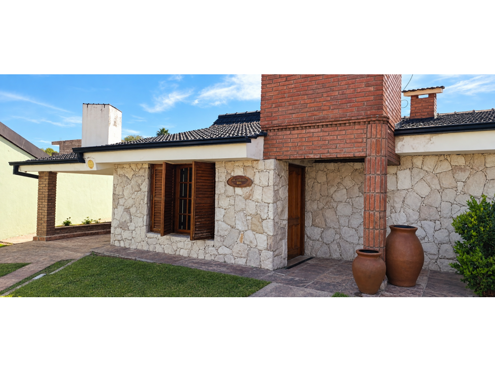 Hermosa casa en Villa Carlos Paz + 2 departamentos