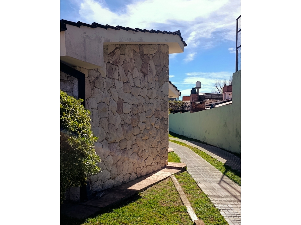 Hermosa casa en Villa Carlos Paz + 2 departamentos — foto 2