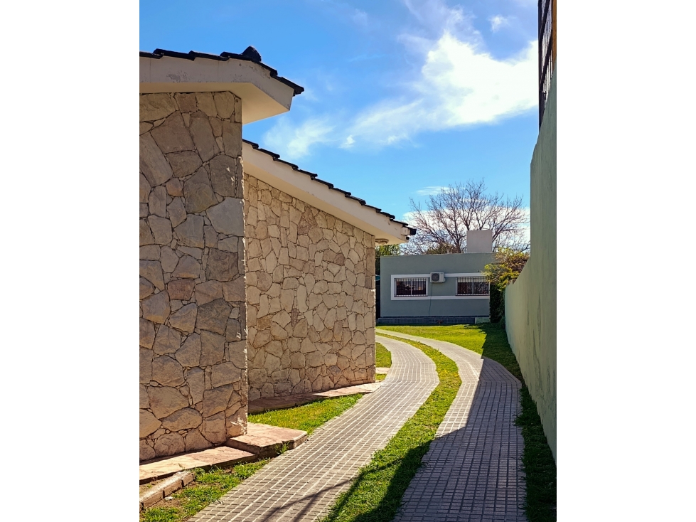 Hermosa casa en Villa Carlos Paz + 2 departamentos — foto 3